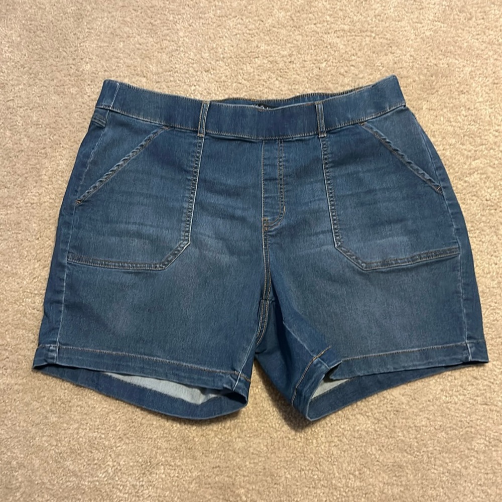 Women’s Jean short, size 1x